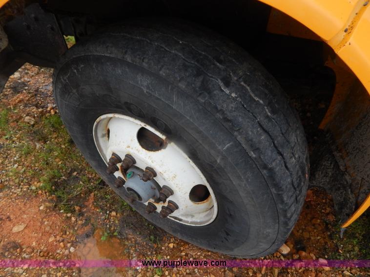 image for item H3379 1999 International 4900 dump truck