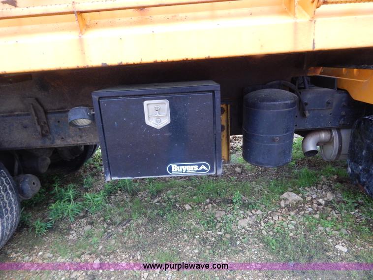 image for item H3379 1999 International 4900 dump truck