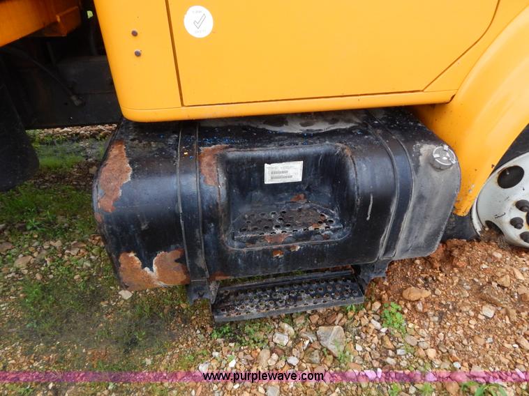 image for item H3379 1999 International 4900 dump truck