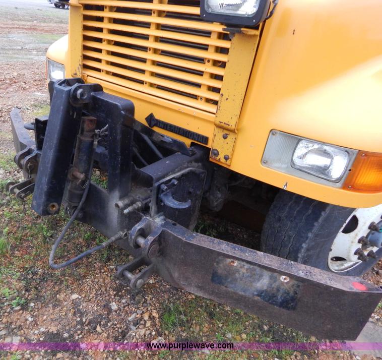 image for item H3379 1999 International 4900 dump truck