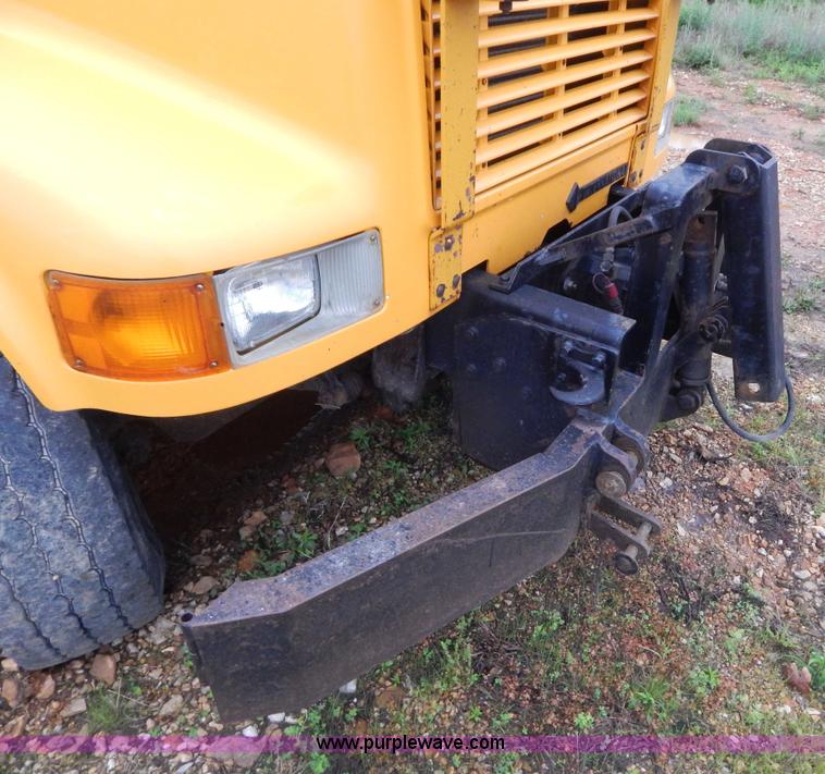 image for item H3379 1999 International 4900 dump truck