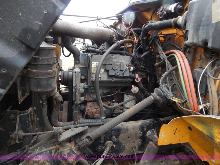 image for item H3379 1999 International 4900 dump truck