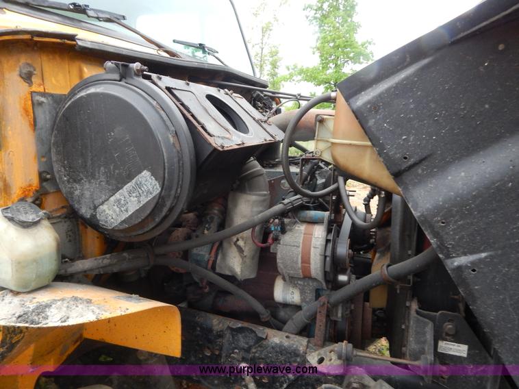 image for item H3379 1999 International 4900 dump truck