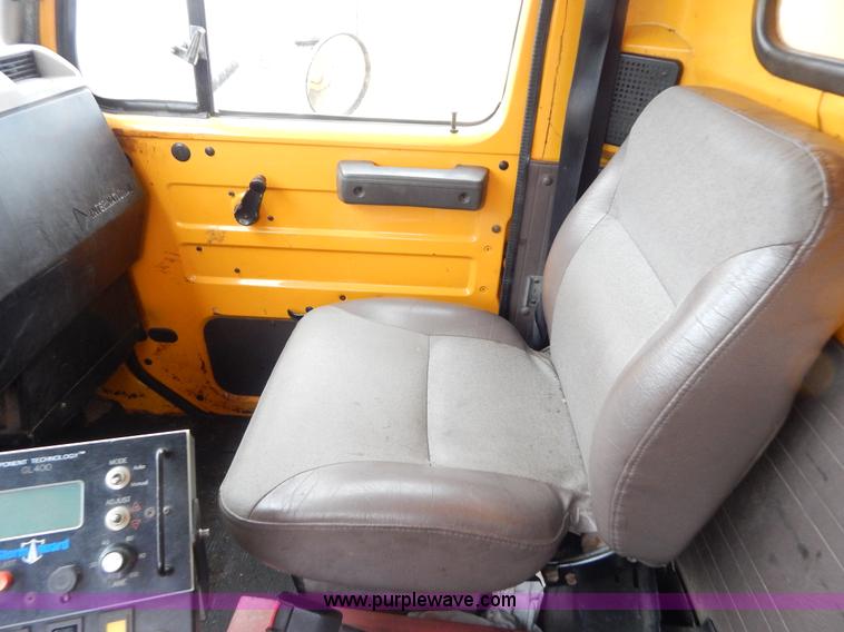 image for item H3379 1999 International 4900 dump truck