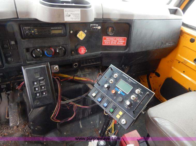 image for item H3379 1999 International 4900 dump truck