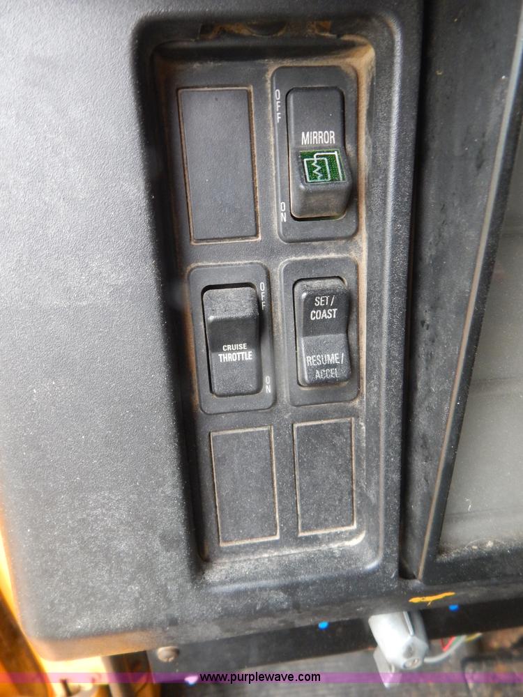 image for item H3379 1999 International 4900 dump truck