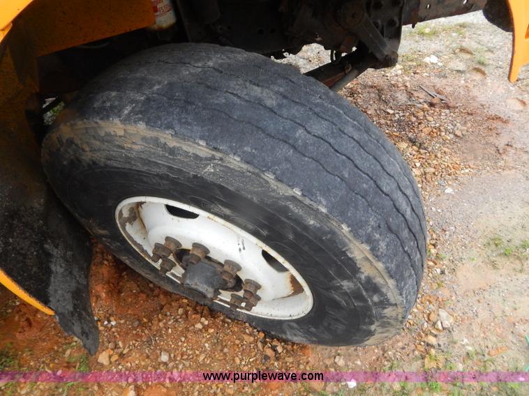 image for item H3380 2002 International 4900 dump truck