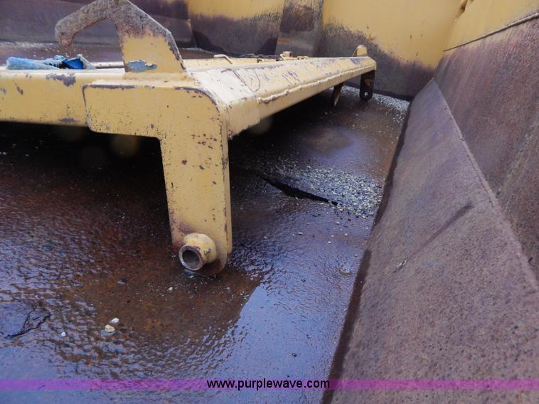 image for item H3380 2002 International 4900 dump truck