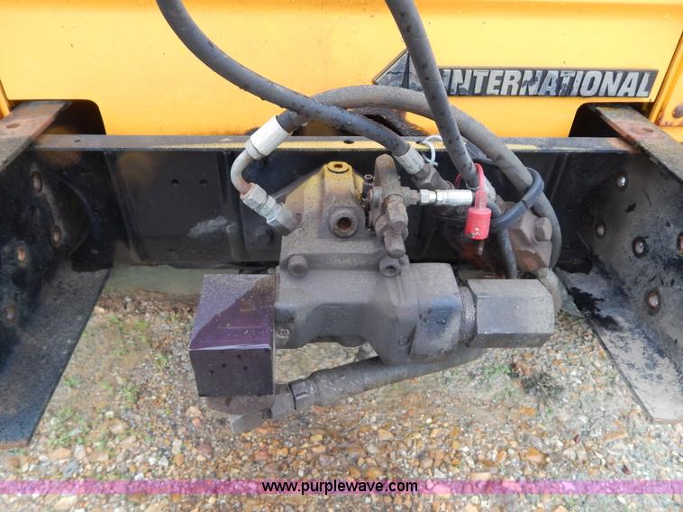 image for item H3380 2002 International 4900 dump truck