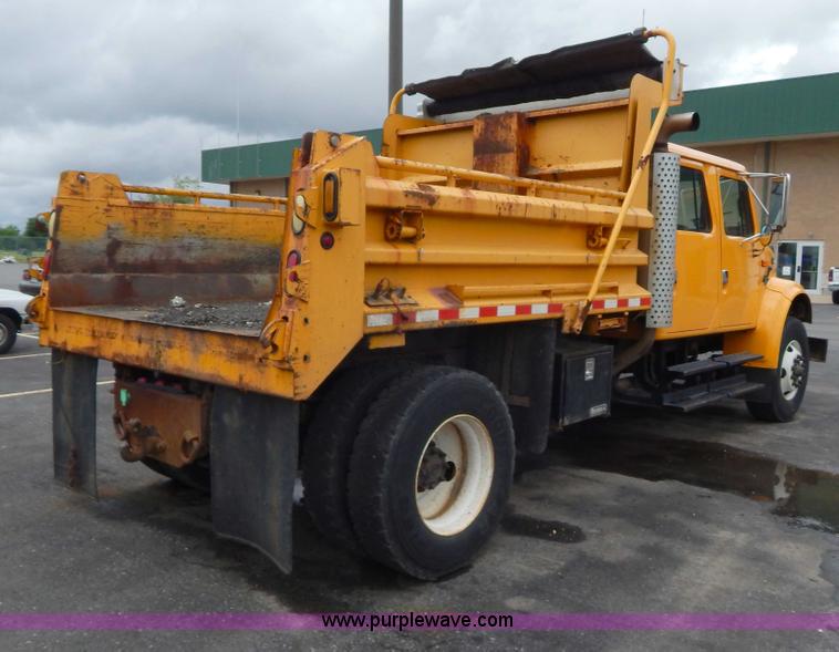 image for item H3386 2002 International 4900 Crew Cab dump truck