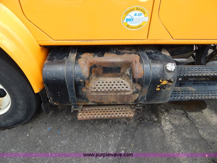 image for item H3386 2002 International 4900 Crew Cab dump truck