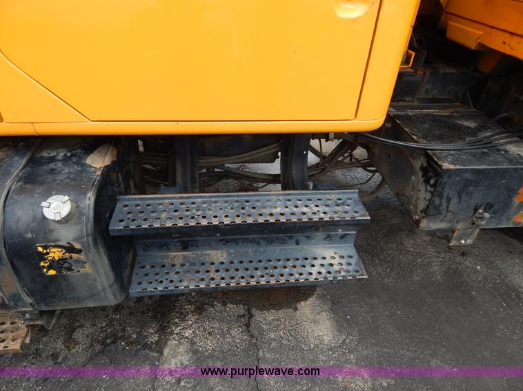 image for item H3386 2002 International 4900 Crew Cab dump truck