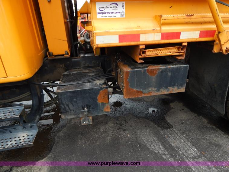 image for item H3386 2002 International 4900 Crew Cab dump truck