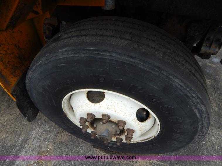 image for item H3386 2002 International 4900 Crew Cab dump truck