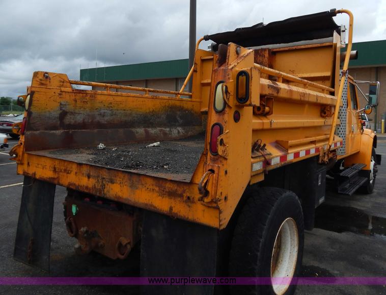 image for item H3386 2002 International 4900 Crew Cab dump truck