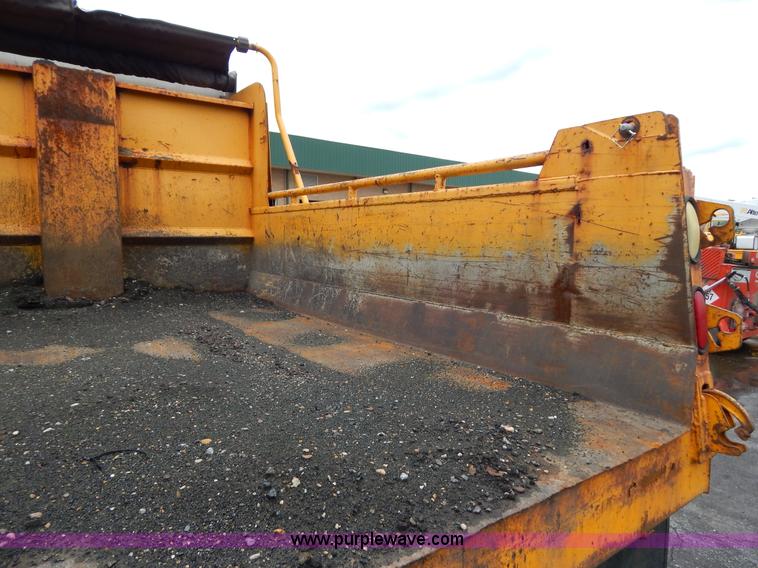 image for item H3386 2002 International 4900 Crew Cab dump truck