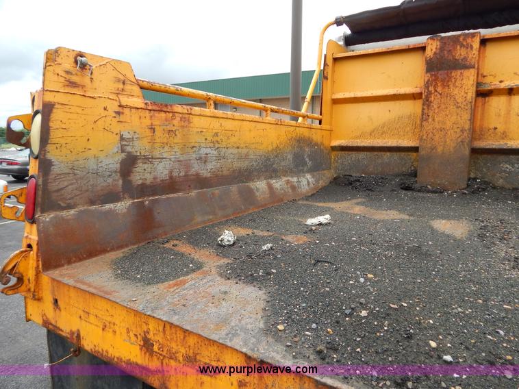 image for item H3386 2002 International 4900 Crew Cab dump truck