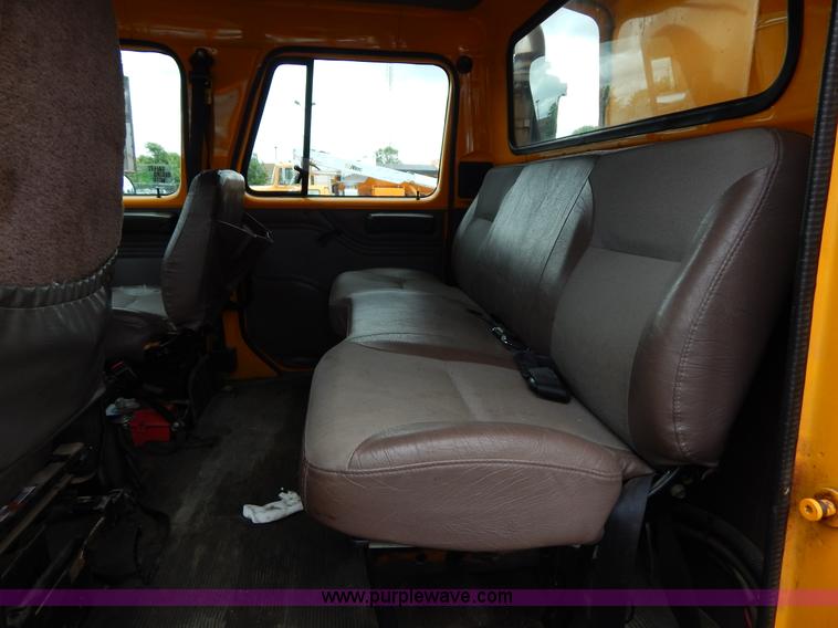 image for item H3386 2002 International 4900 Crew Cab dump truck