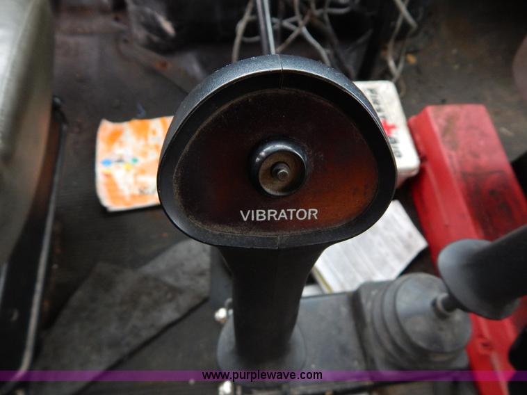 image for item H3386 2002 International 4900 Crew Cab dump truck