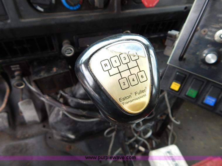 image for item H3386 2002 International 4900 Crew Cab dump truck