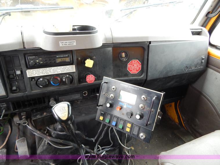 image for item H3386 2002 International 4900 Crew Cab dump truck