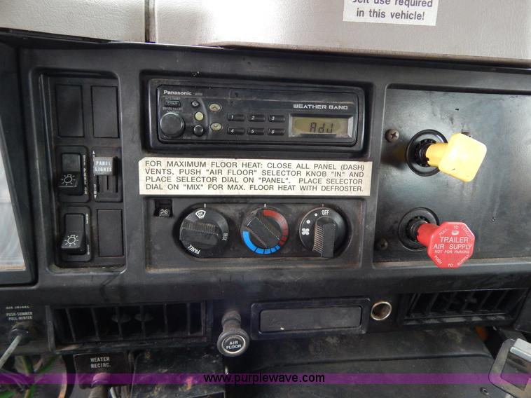 image for item H3386 2002 International 4900 Crew Cab dump truck