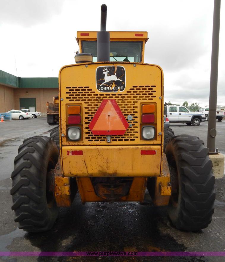 image for item H3390 1989 John Deere 670B motor grader