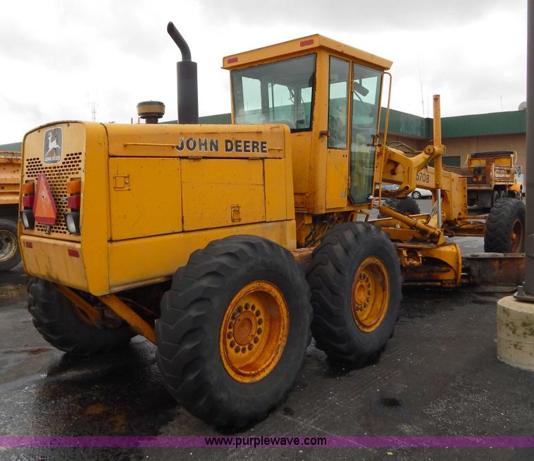 image for item H3390 1989 John Deere 670B motor grader