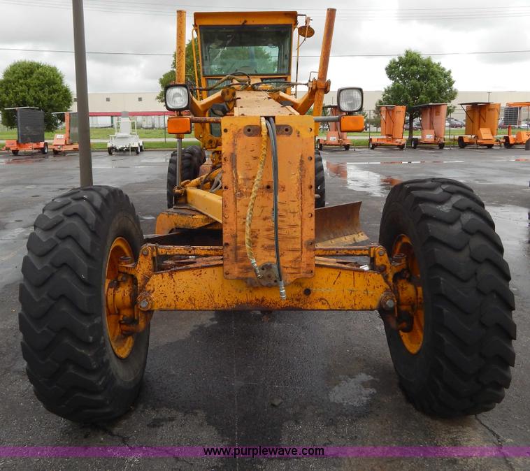 image for item H3390 1989 John Deere 670B motor grader