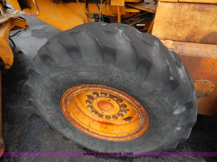 image for item H3390 1989 John Deere 670B motor grader