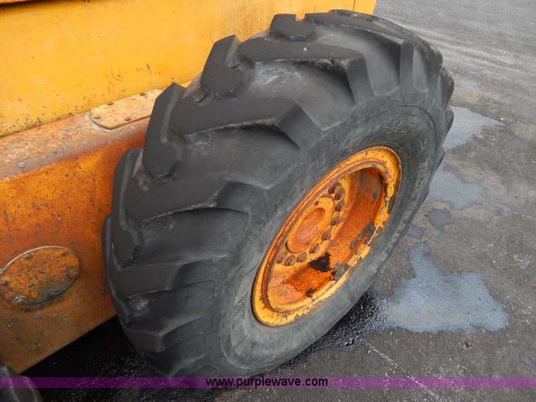 image for item H3390 1989 John Deere 670B motor grader