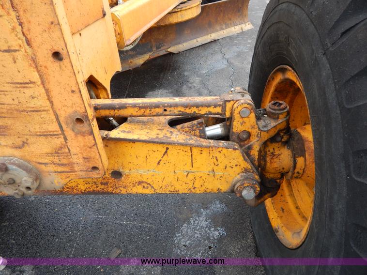 image for item H3390 1989 John Deere 670B motor grader