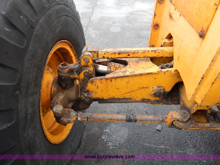 image for item H3390 1989 John Deere 670B motor grader