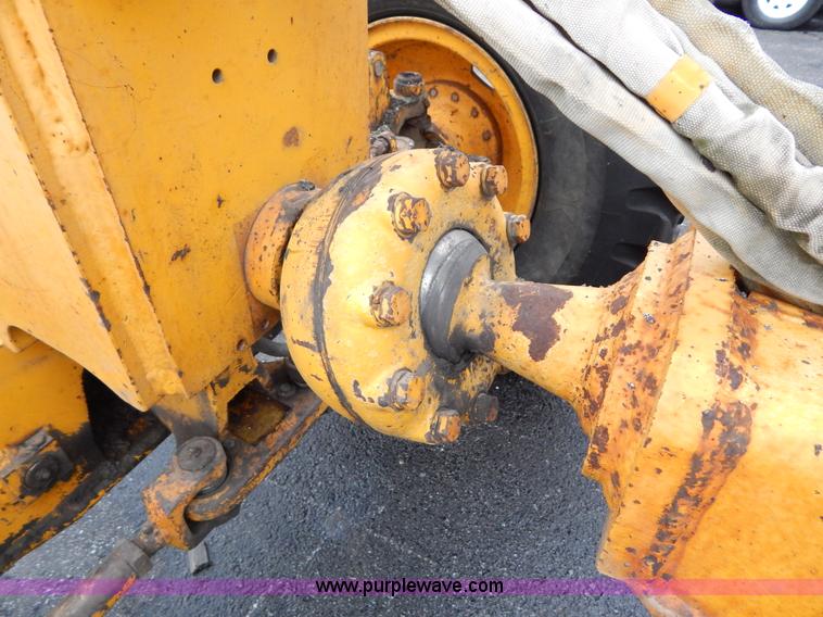 image for item H3390 1989 John Deere 670B motor grader