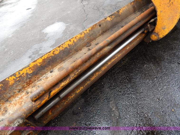 image for item H3390 1989 John Deere 670B motor grader