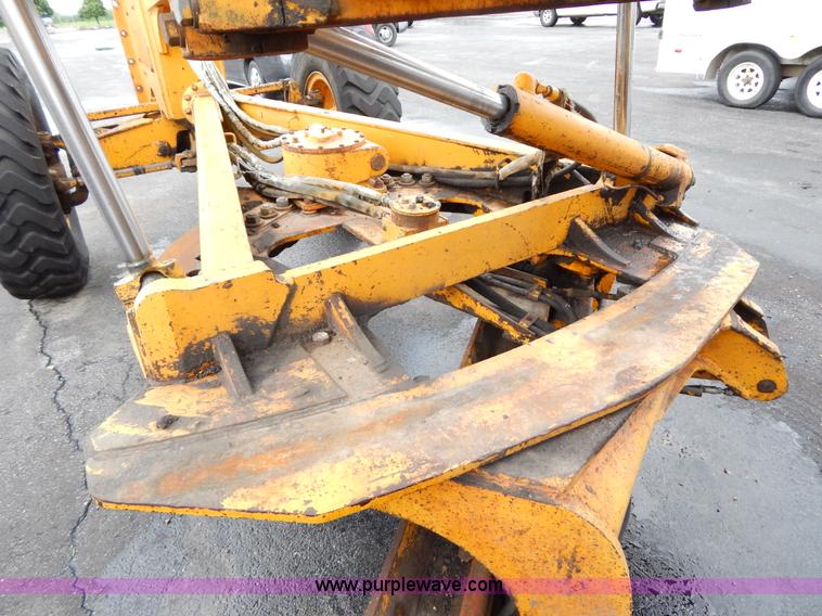 image for item H3390 1989 John Deere 670B motor grader