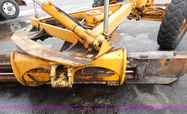 image for item H3390 1989 John Deere 670B motor grader