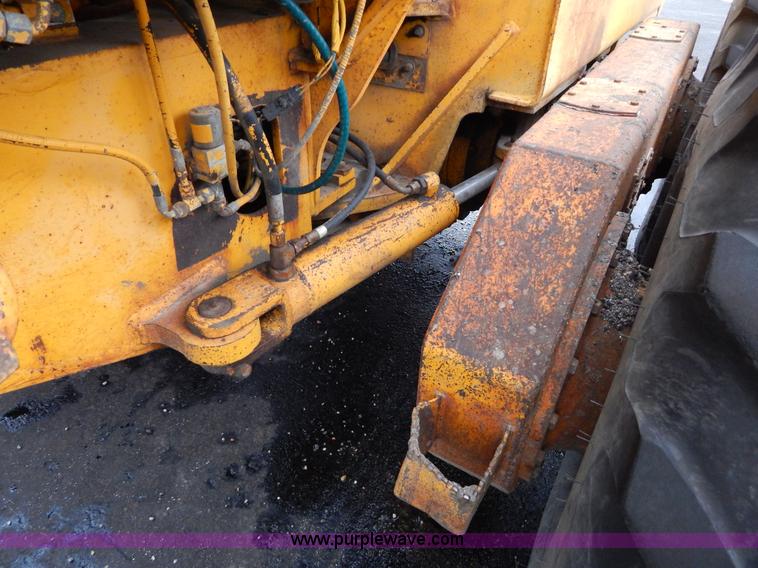 image for item H3390 1989 John Deere 670B motor grader