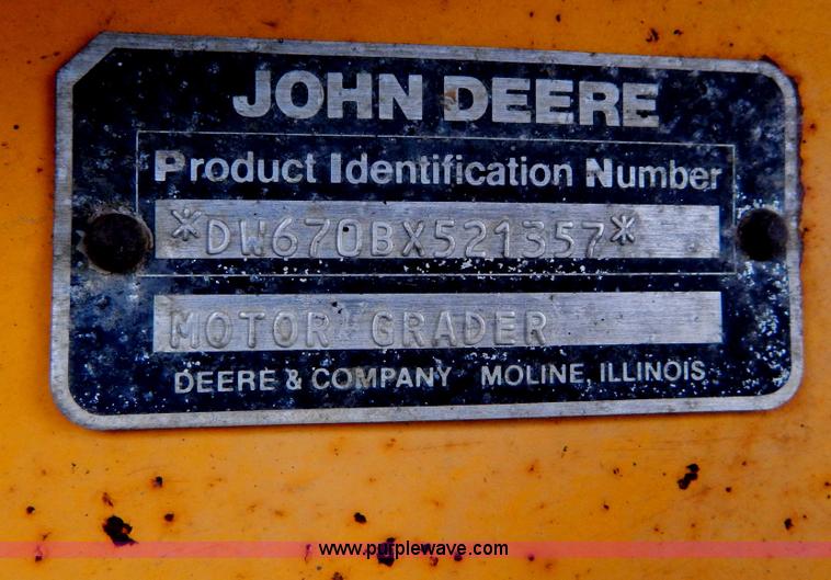 image for item H3390 1989 John Deere 670B motor grader