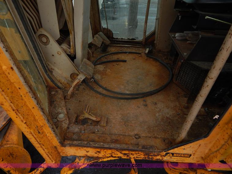 image for item H3390 1989 John Deere 670B motor grader