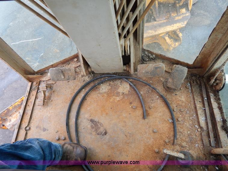 image for item H3390 1989 John Deere 670B motor grader