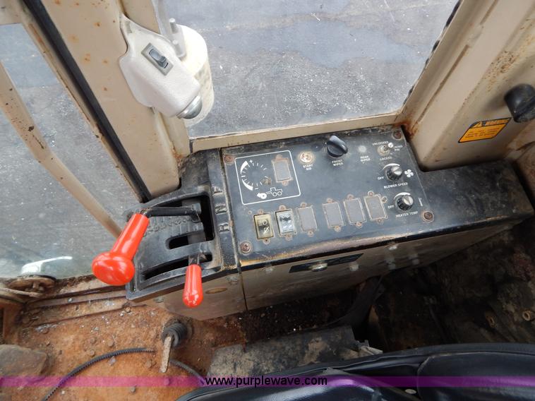 image for item H3390 1989 John Deere 670B motor grader