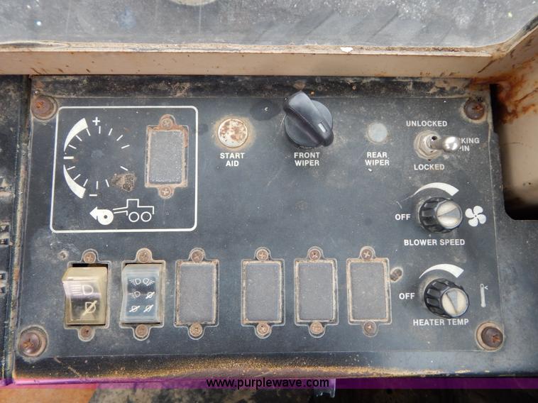 image for item H3390 1989 John Deere 670B motor grader