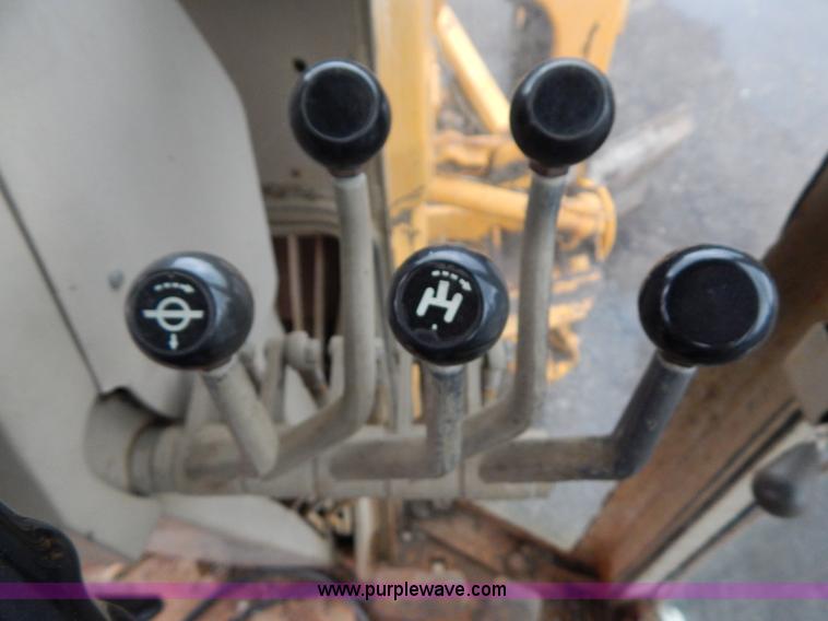 image for item H3390 1989 John Deere 670B motor grader