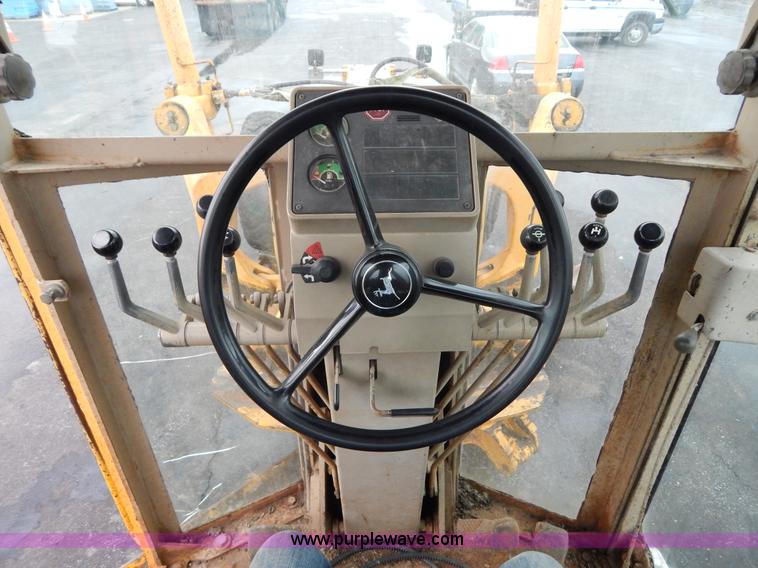 image for item H3390 1989 John Deere 670B motor grader