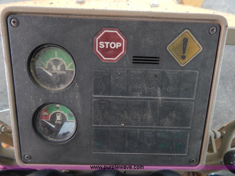 image for item H3390 1989 John Deere 670B motor grader