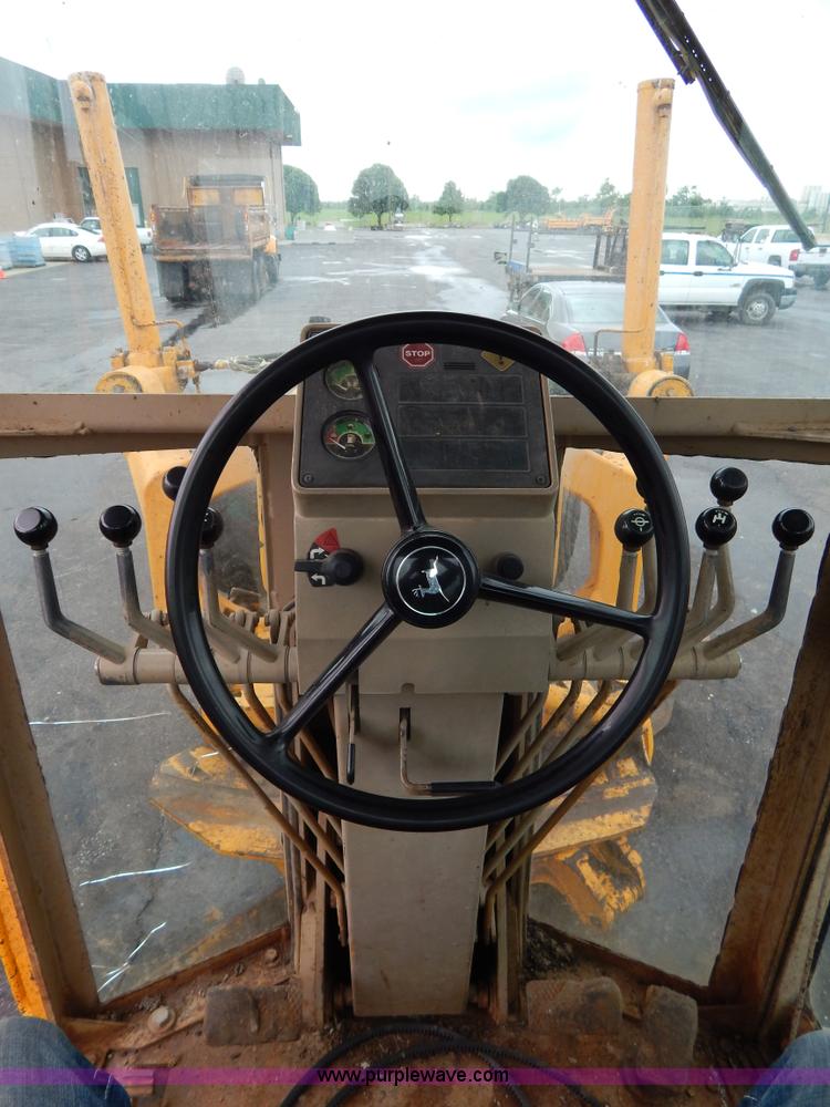 image for item H3390 1989 John Deere 670B motor grader