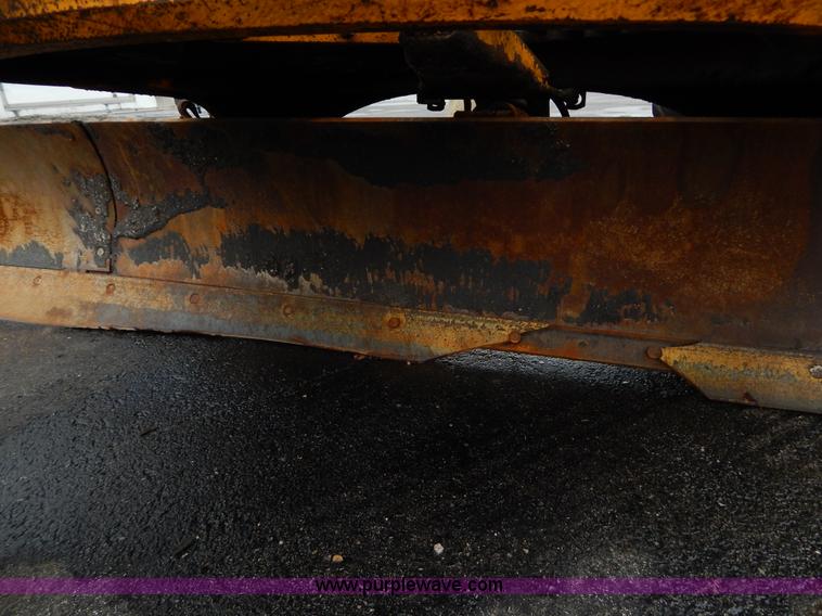 image for item H3390 1989 John Deere 670B motor grader