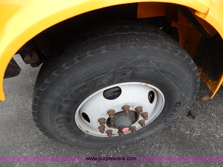 image for item H3391 1999 International 4900 dump truck