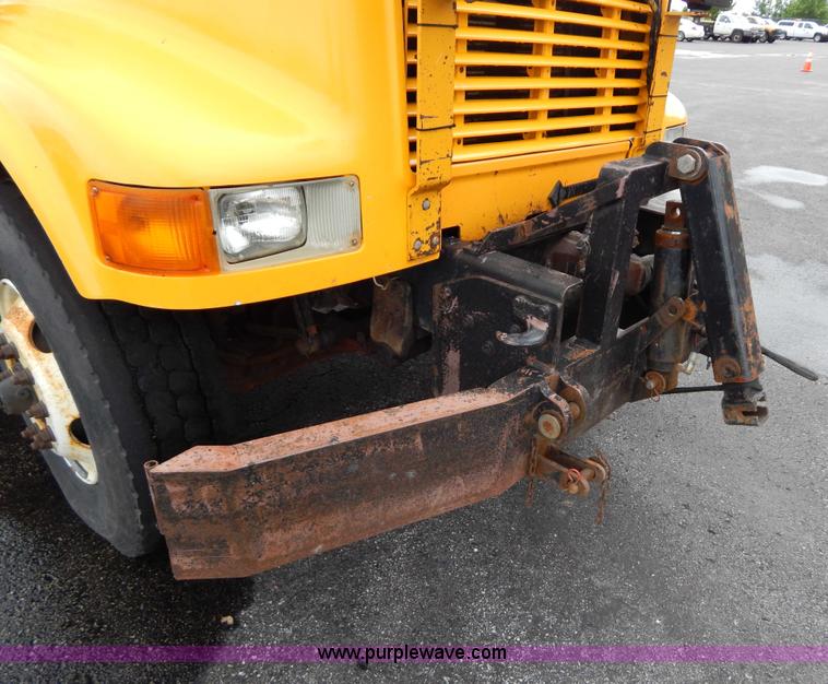 image for item H3391 1999 International 4900 dump truck